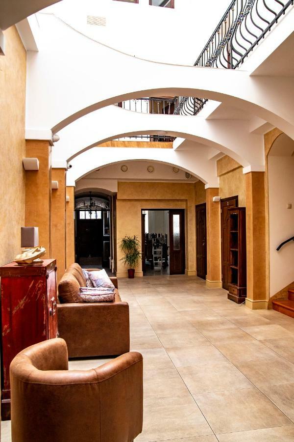 Gościniec Asticus Jarosław Exterior foto
